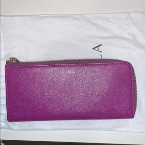 Furla wallet with zipper